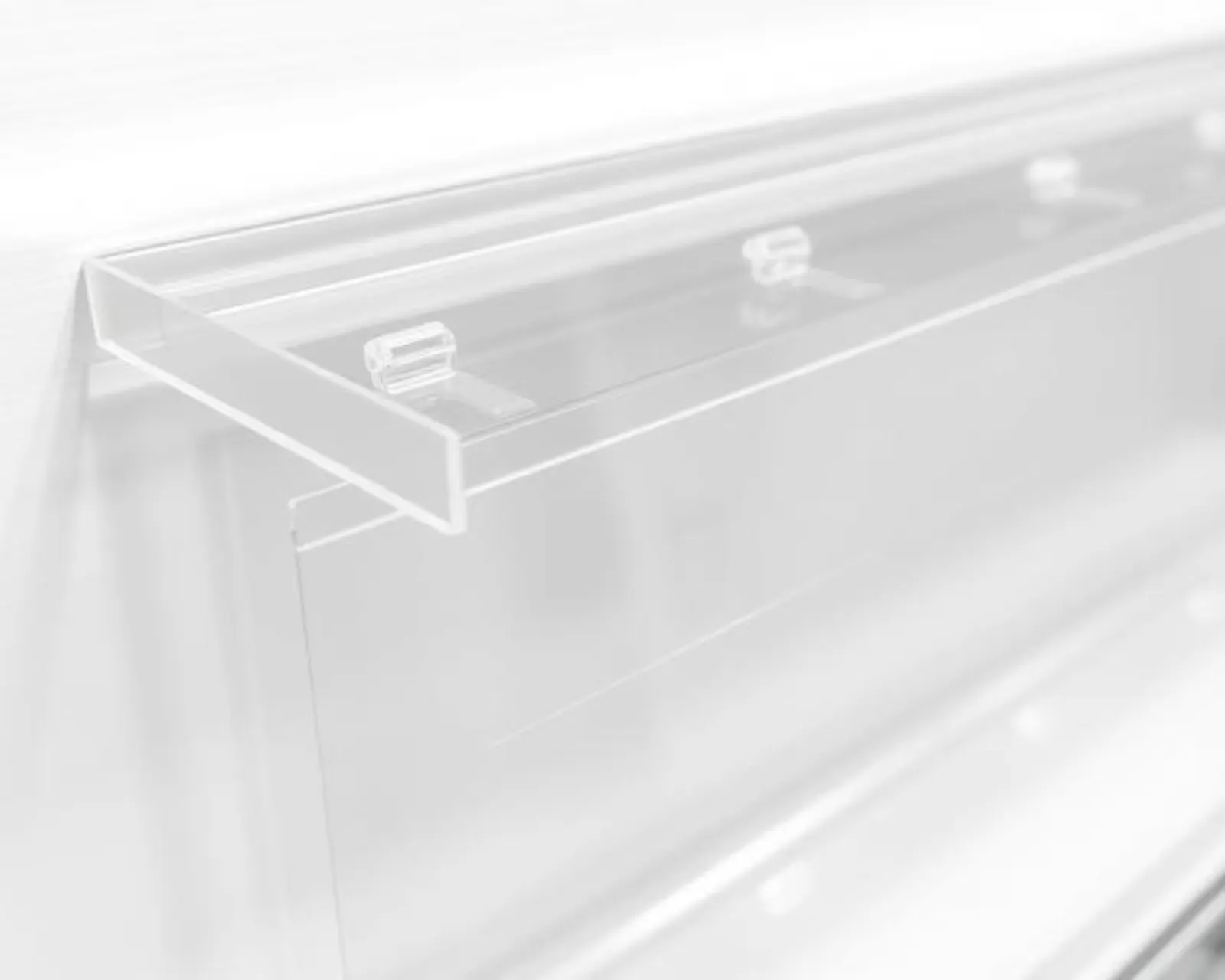 Perfis plásticos para displays de ponto de venda PDV e réguas de gôndola